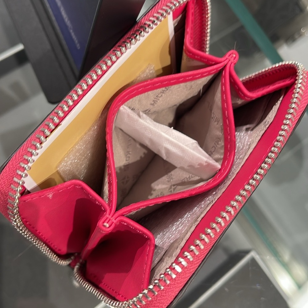 Michael Kors Women Md Zip Around Card Case Coin Pouch Wallet Electric Pink
NWT - Picture 16 of 16